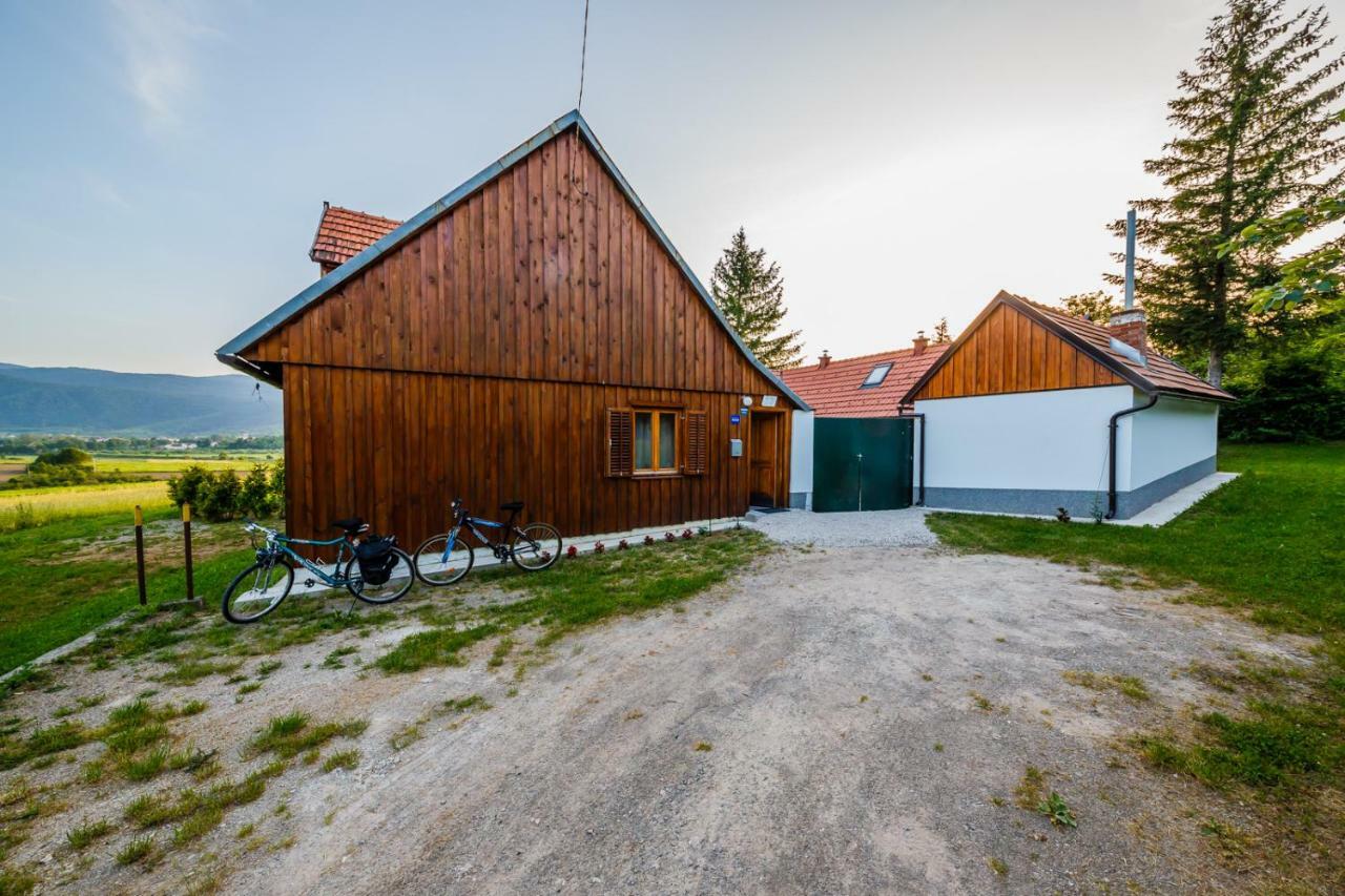 Beautiful Cottage With Heated Pool For 22 Ppl Plaški Exterior foto