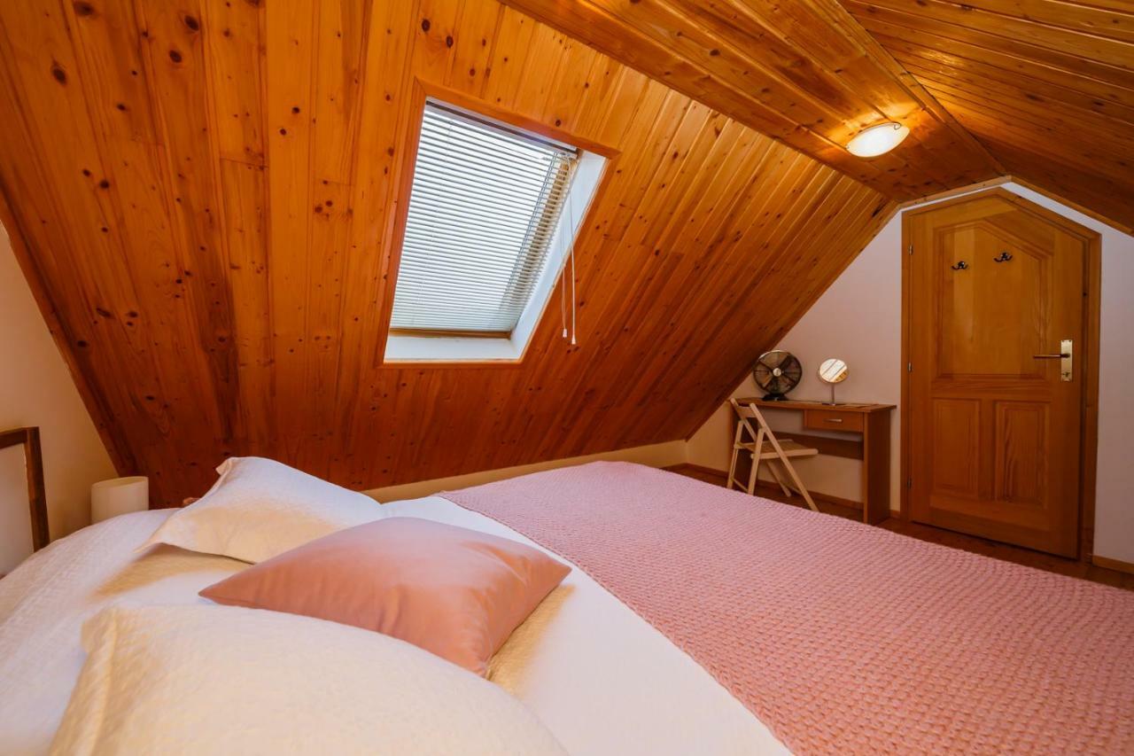Beautiful Cottage With Heated Pool For 22 Ppl Plaški Exterior foto