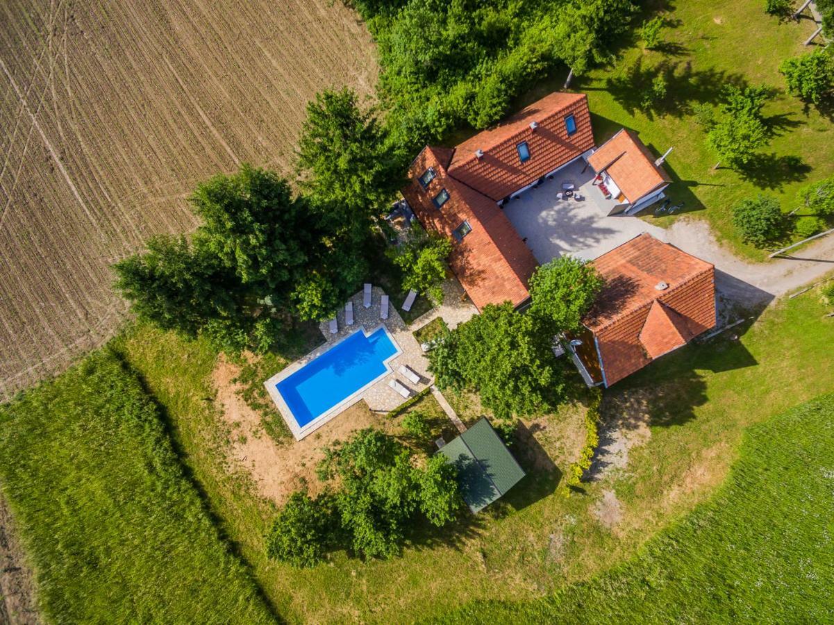 Beautiful Cottage With Heated Pool For 22 Ppl Plaški Exterior foto